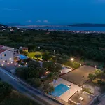 Blue Ivy With Heated Pool * Kaštela