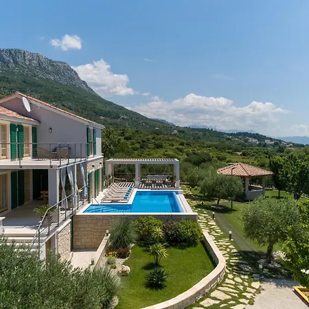 Blue Ivy With Heated Pool Kaštela