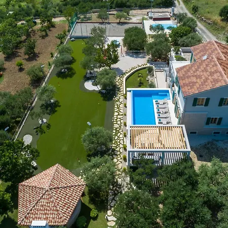 Blue Ivy With Heated Pool Каштела