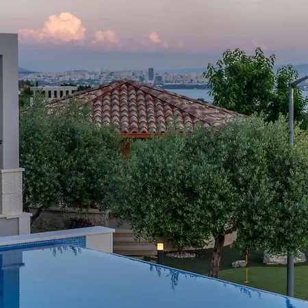 Вилла Blue Ivy With Heated Pool