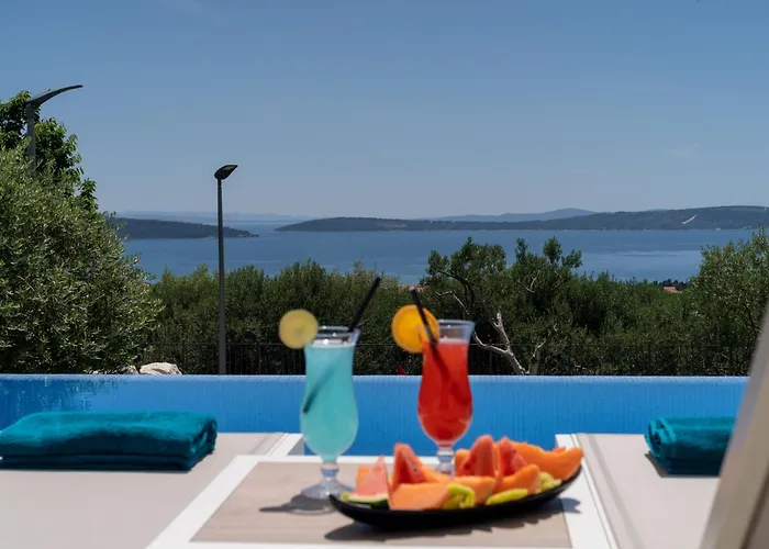 וילה Blue Ivy With Heated Pool Kaštela