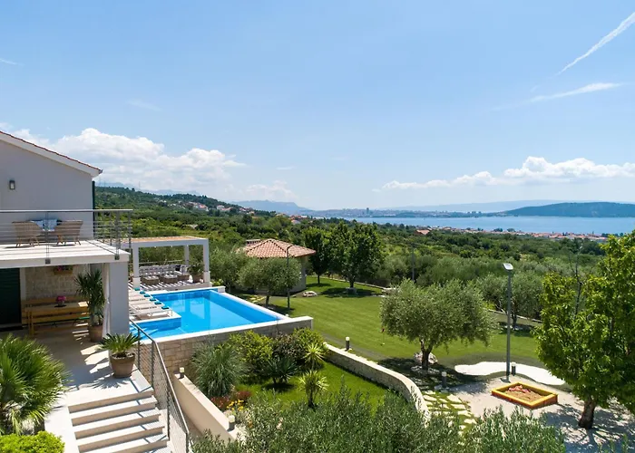 Blue Ivy With Heated Pool וילה Kaštela